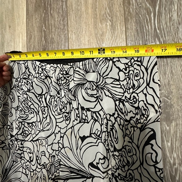 🛍️Lanebryyant white and black floral skirt Size 14-16 excellent condition - Picture 4 of 6